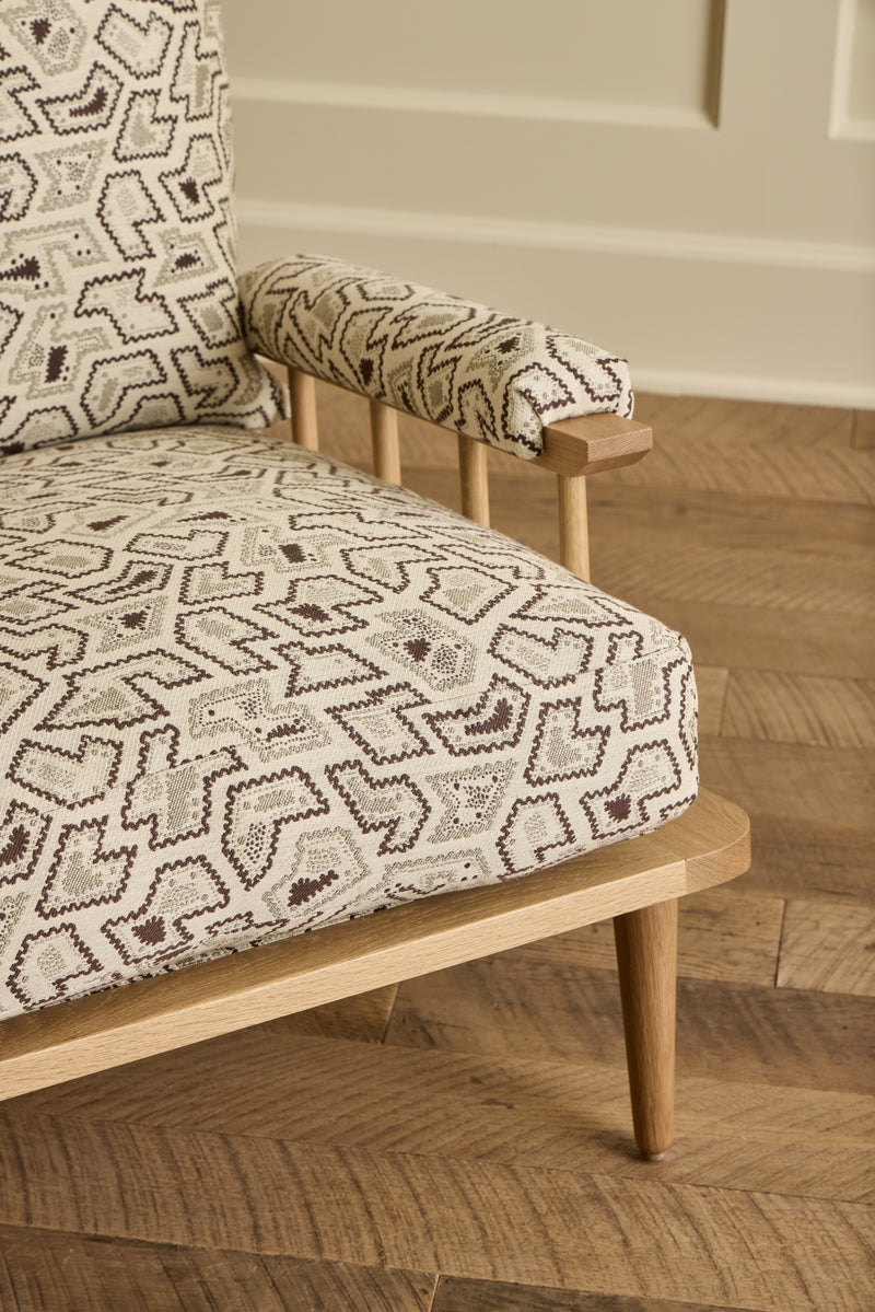 Spindle Back Viewing Chair