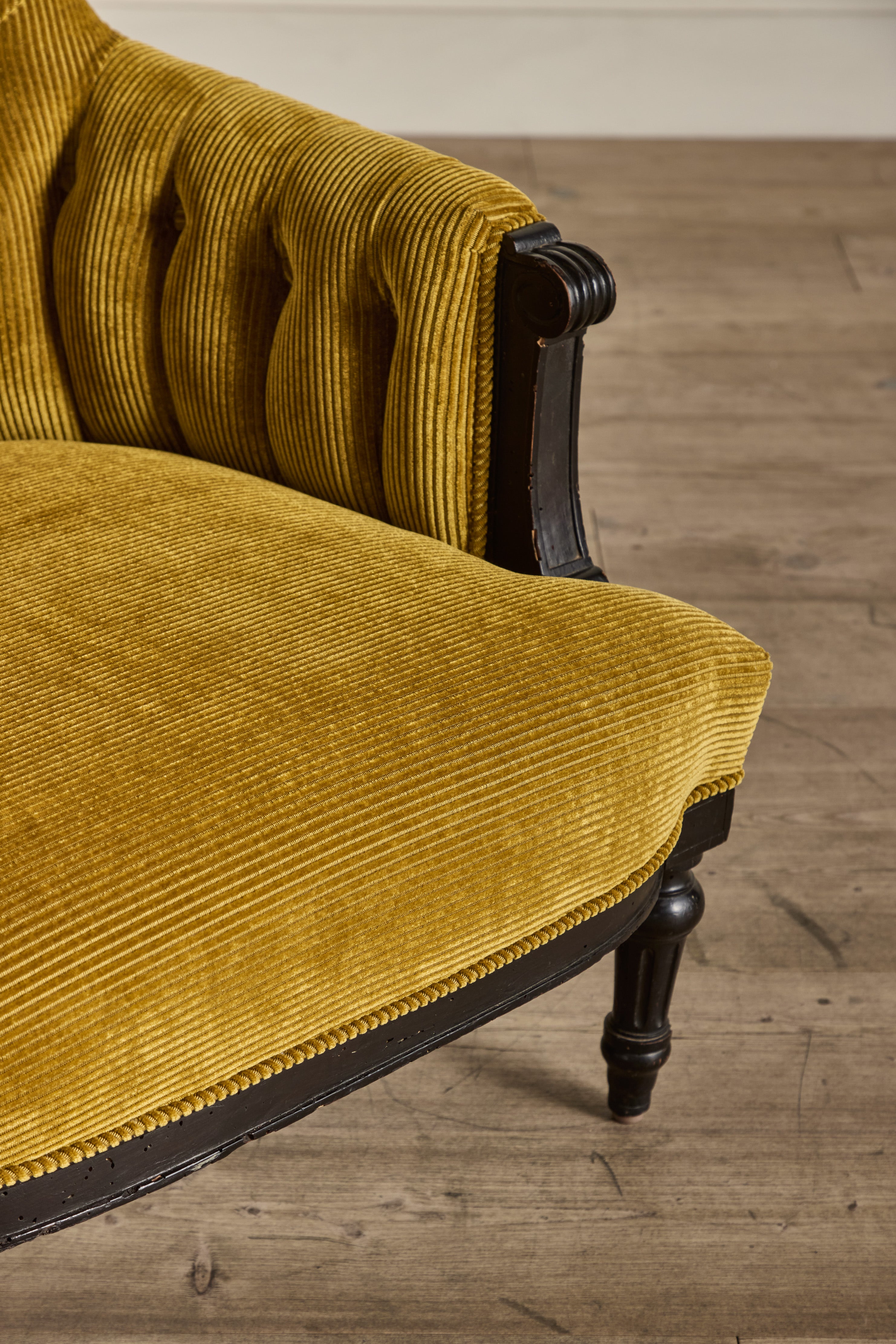 Corduroy Tufted Armchair (LA)