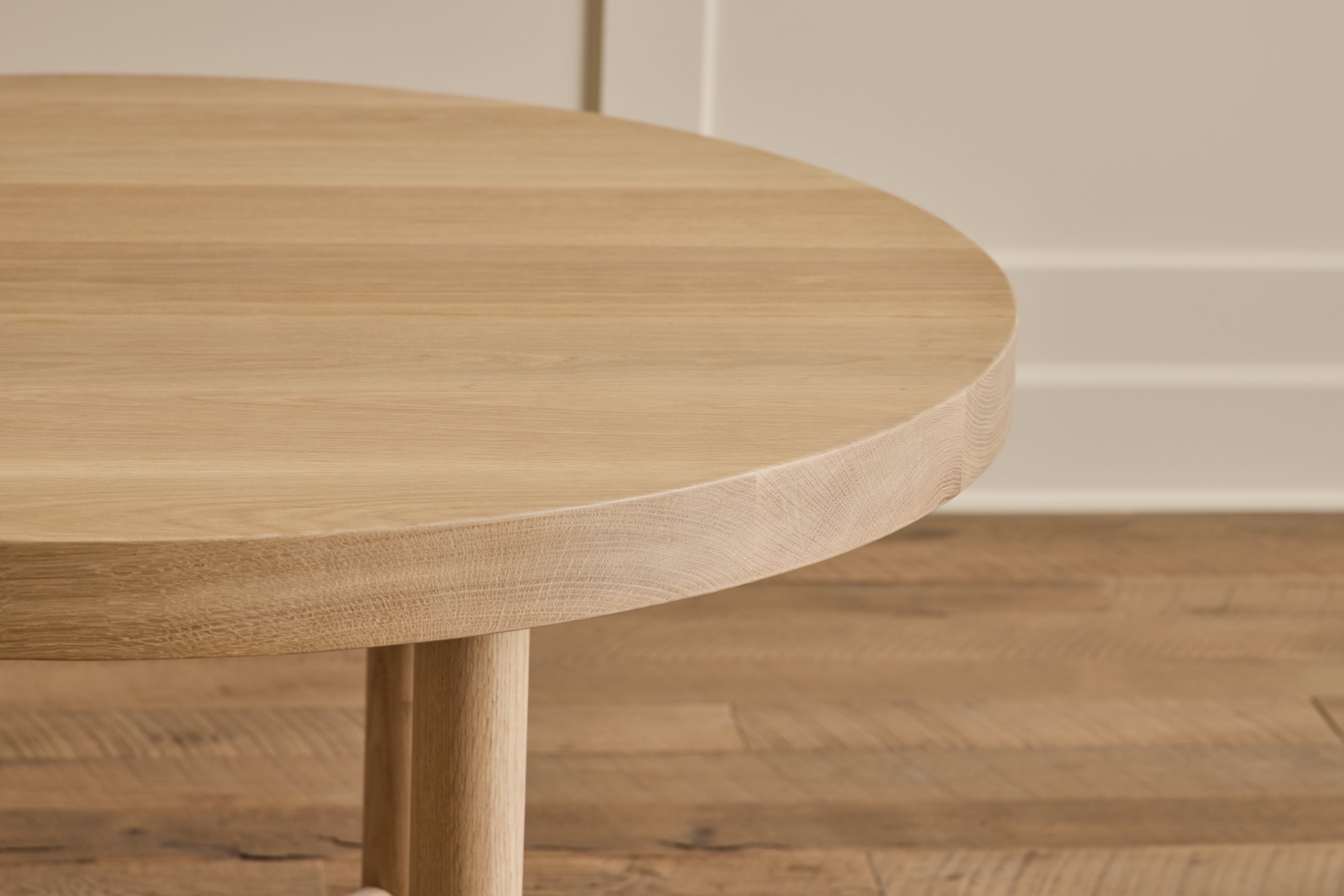 Round Dining Table, 48"