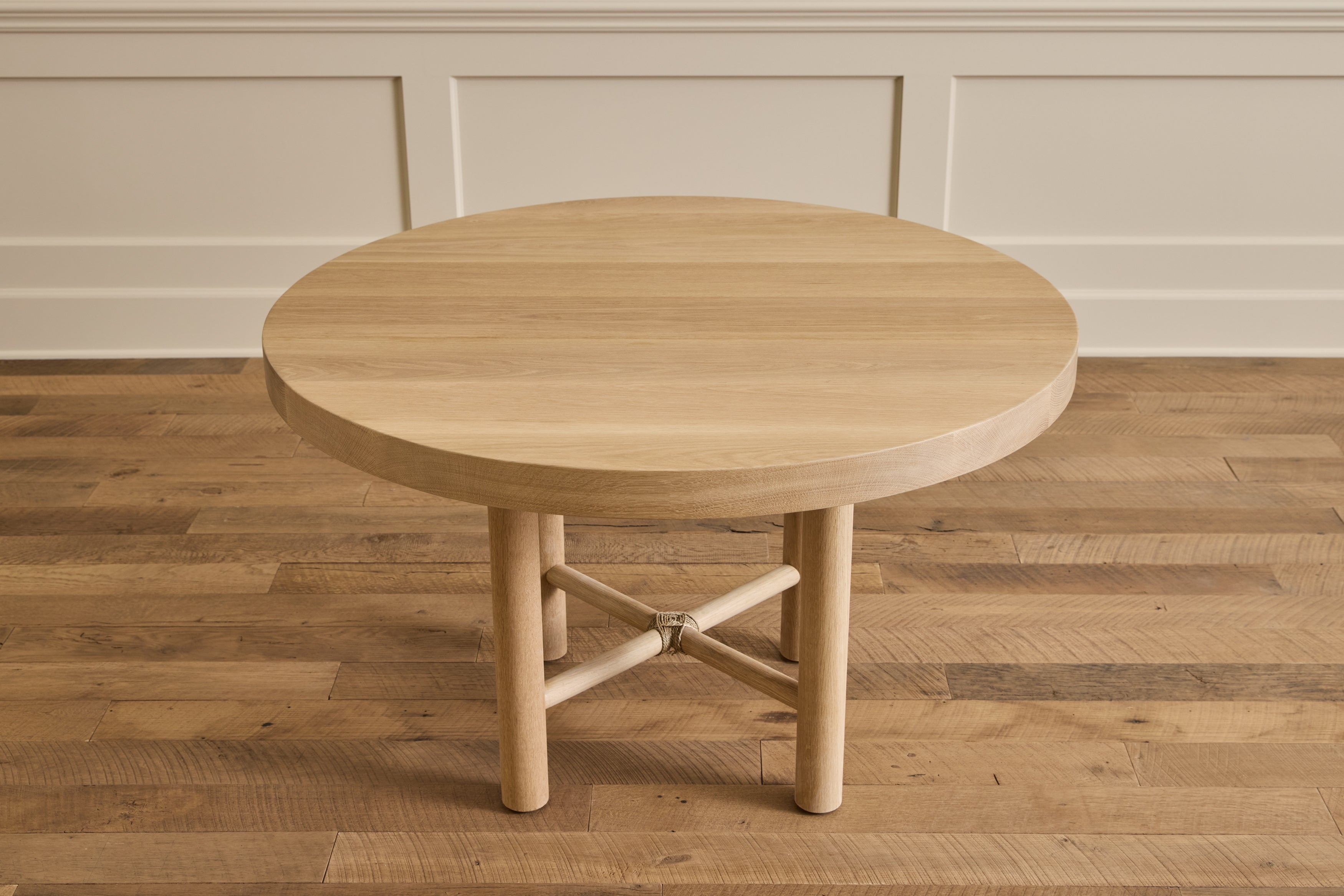 Round Dining Table, 48"