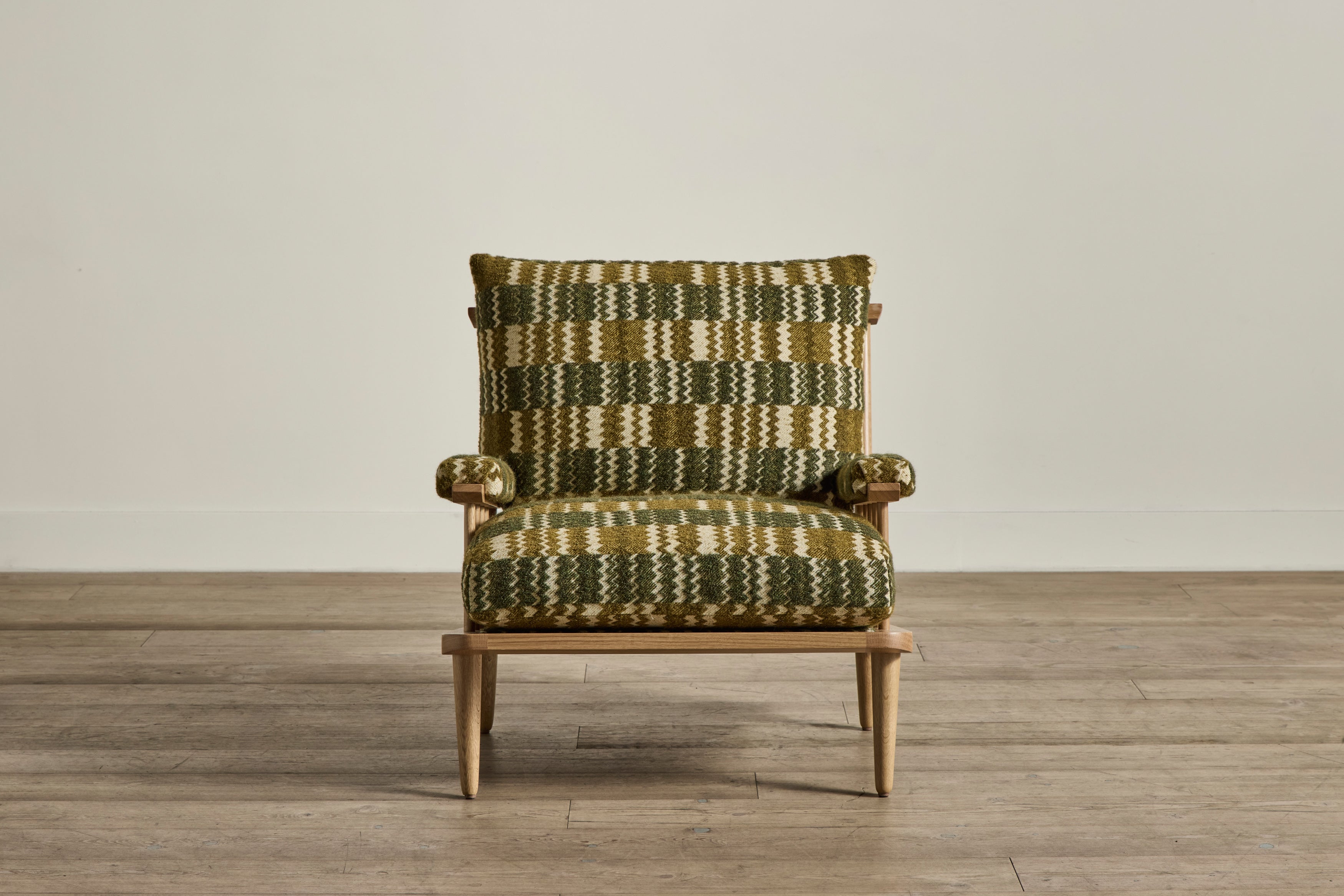 Spindle Back Viewing Chair