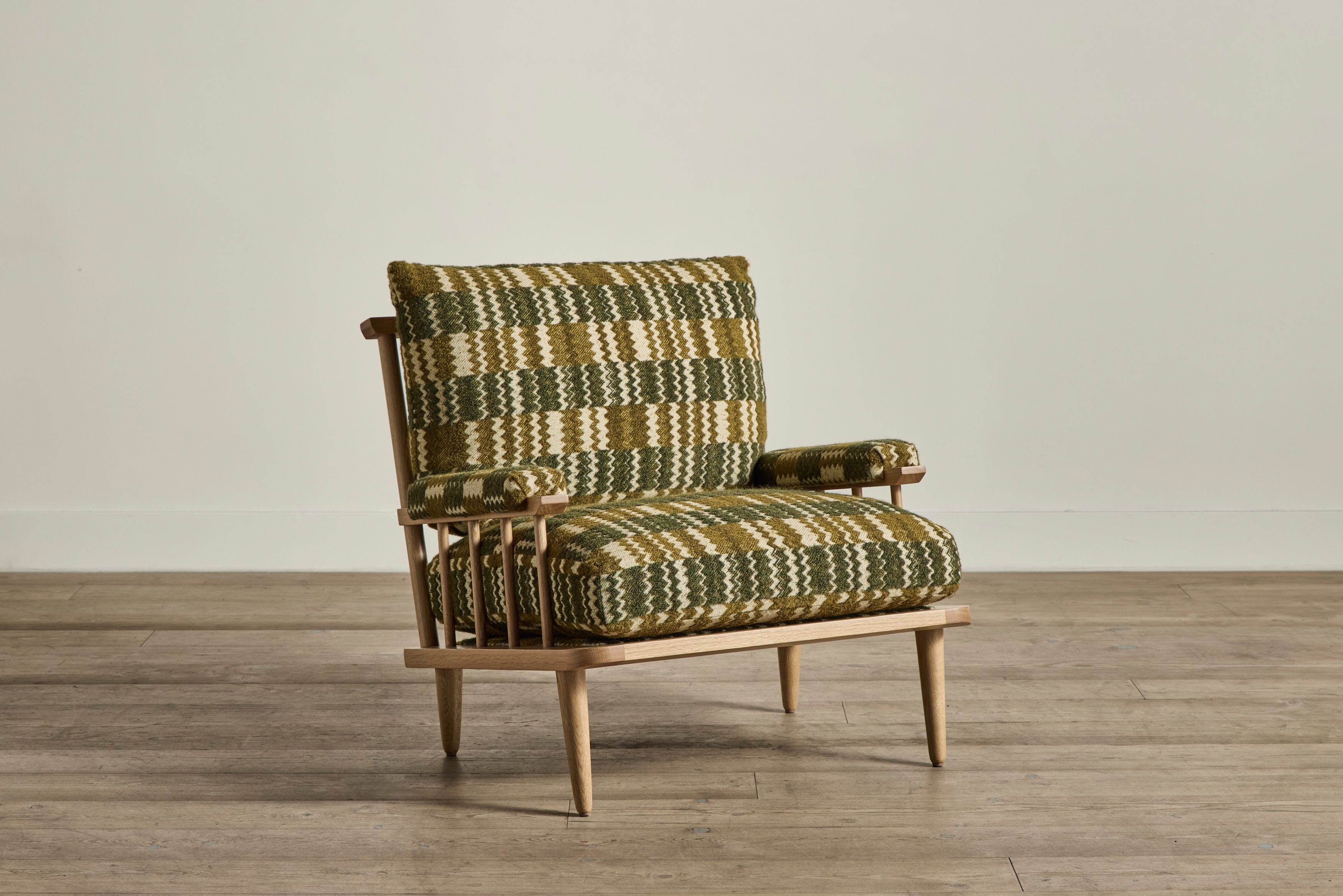 Spindle Back Viewing Chair