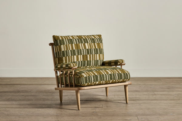 Spindle Back Viewing Chair