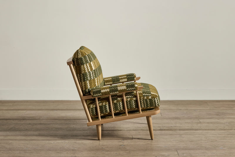 Spindle Back Viewing Chair