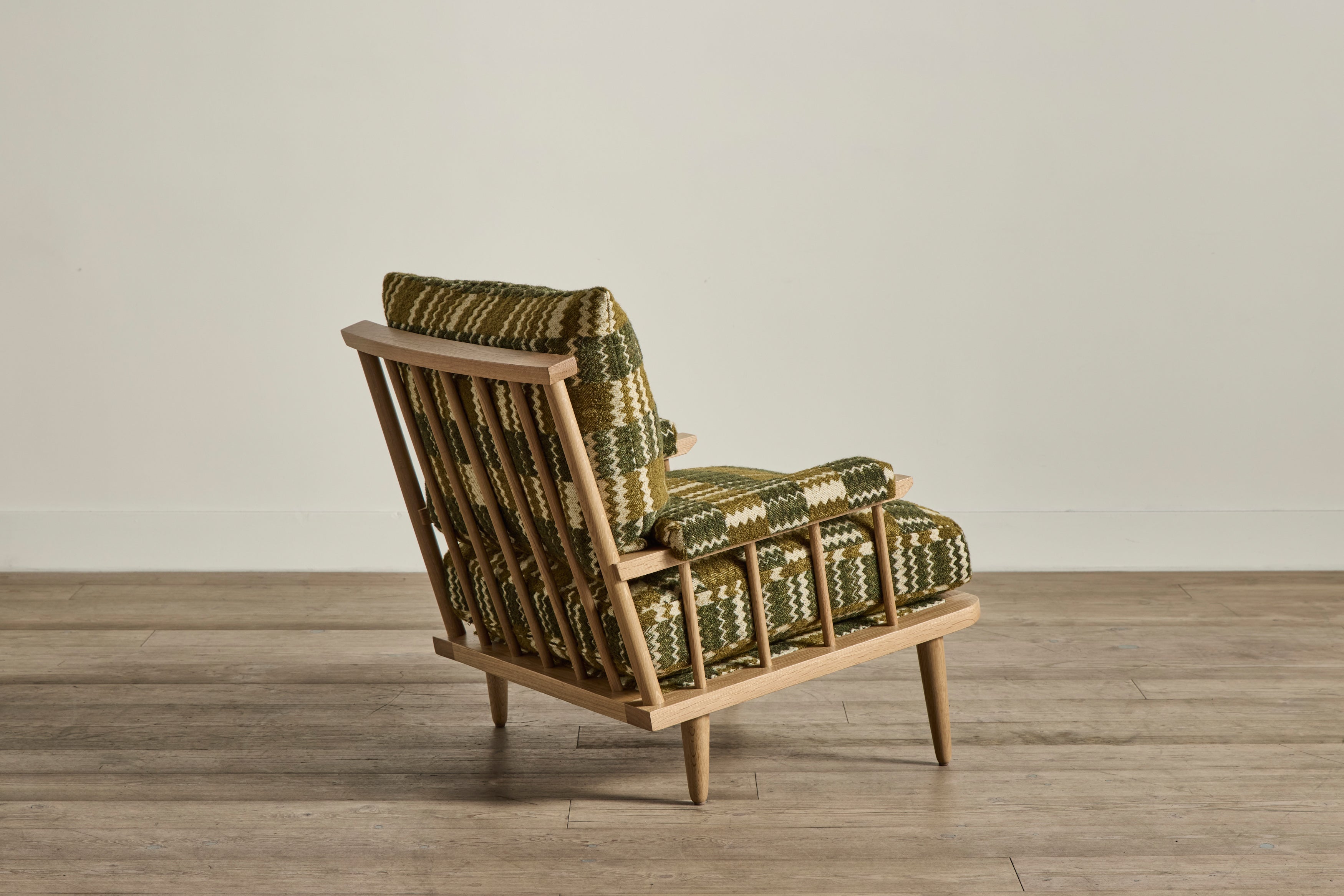 Spindle Back Viewing Chair
