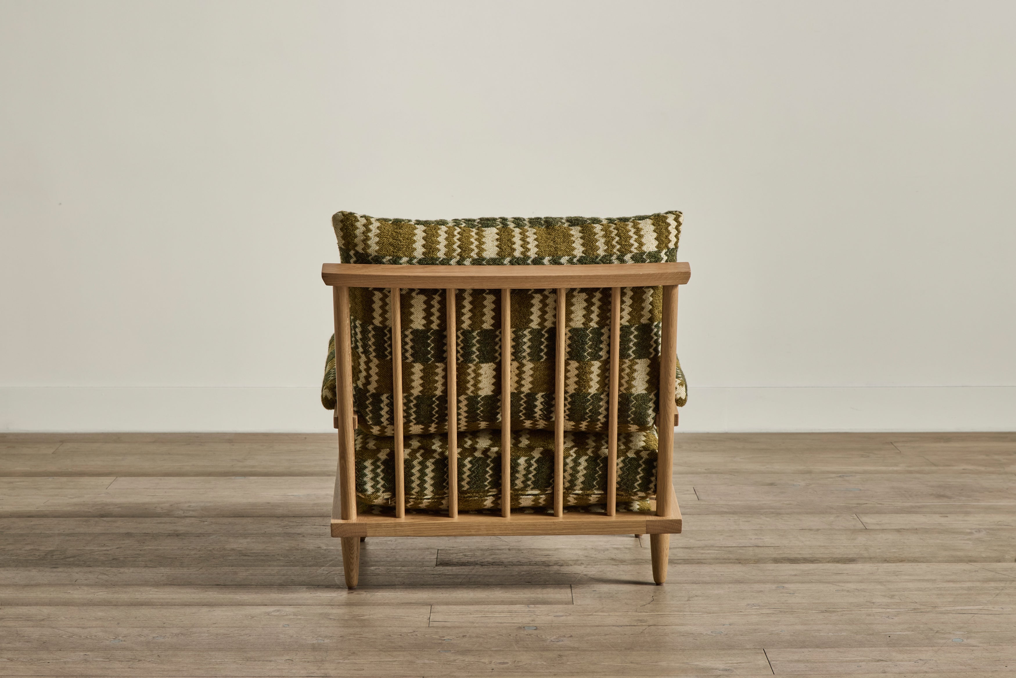Spindle Back Viewing Chair