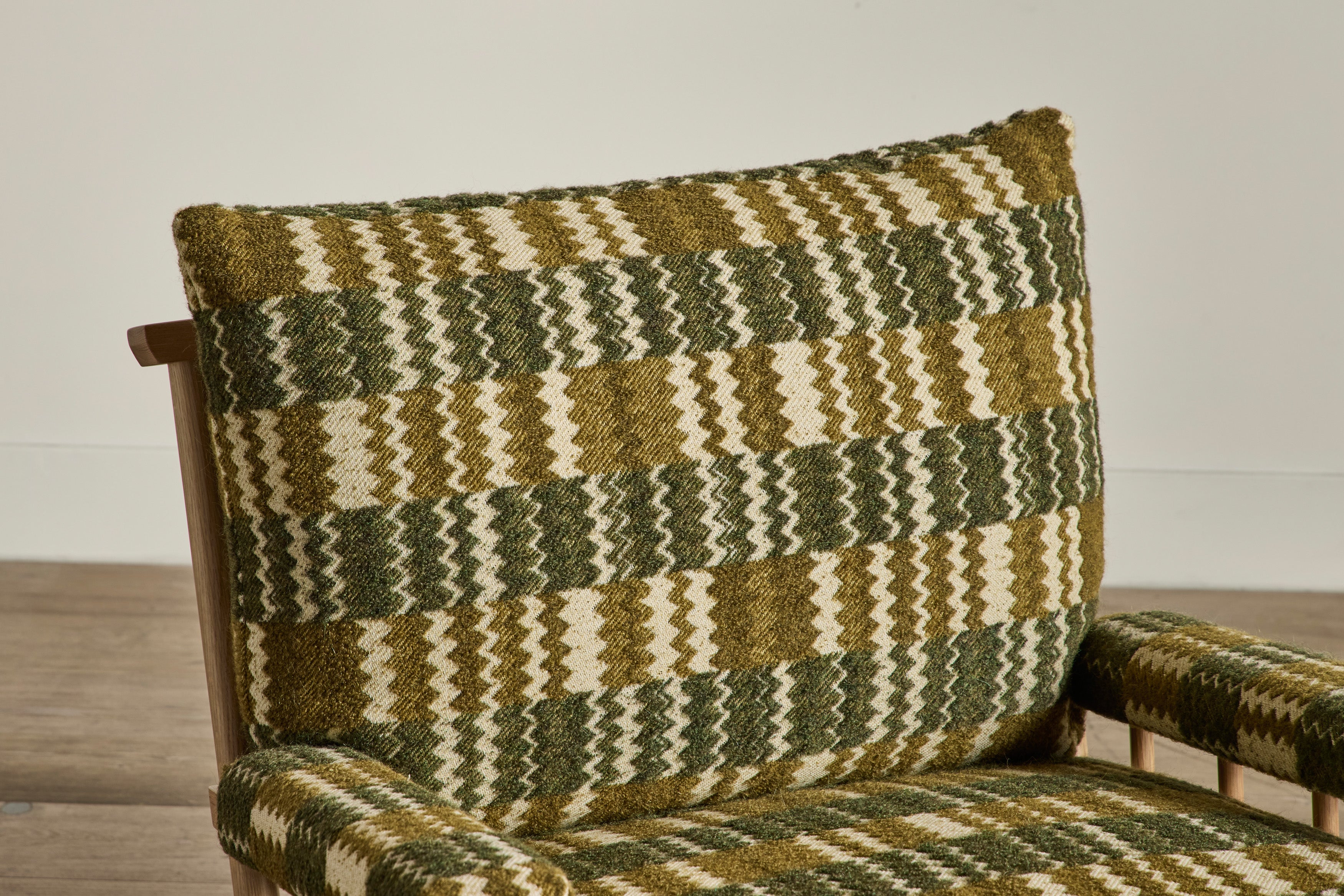 Spindle Back Viewing Chair