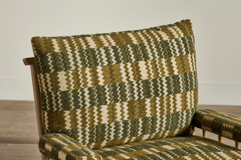 Spindle Back Viewing Chair