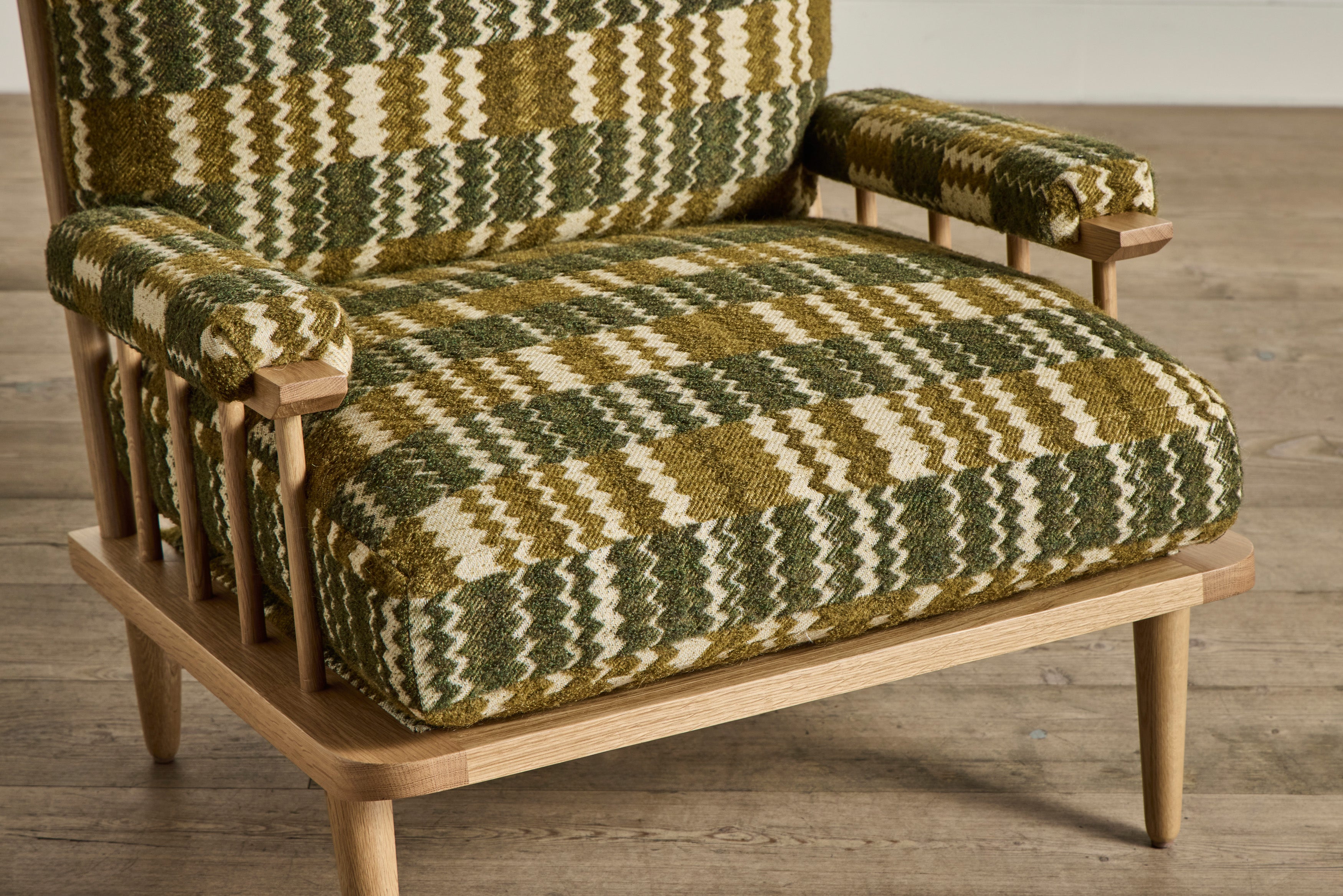 Spindle Back Viewing Chair