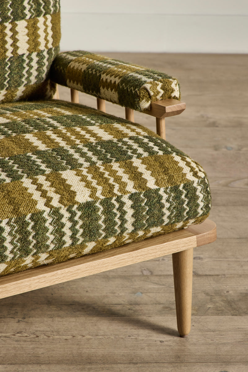 Spindle Back Viewing Chair