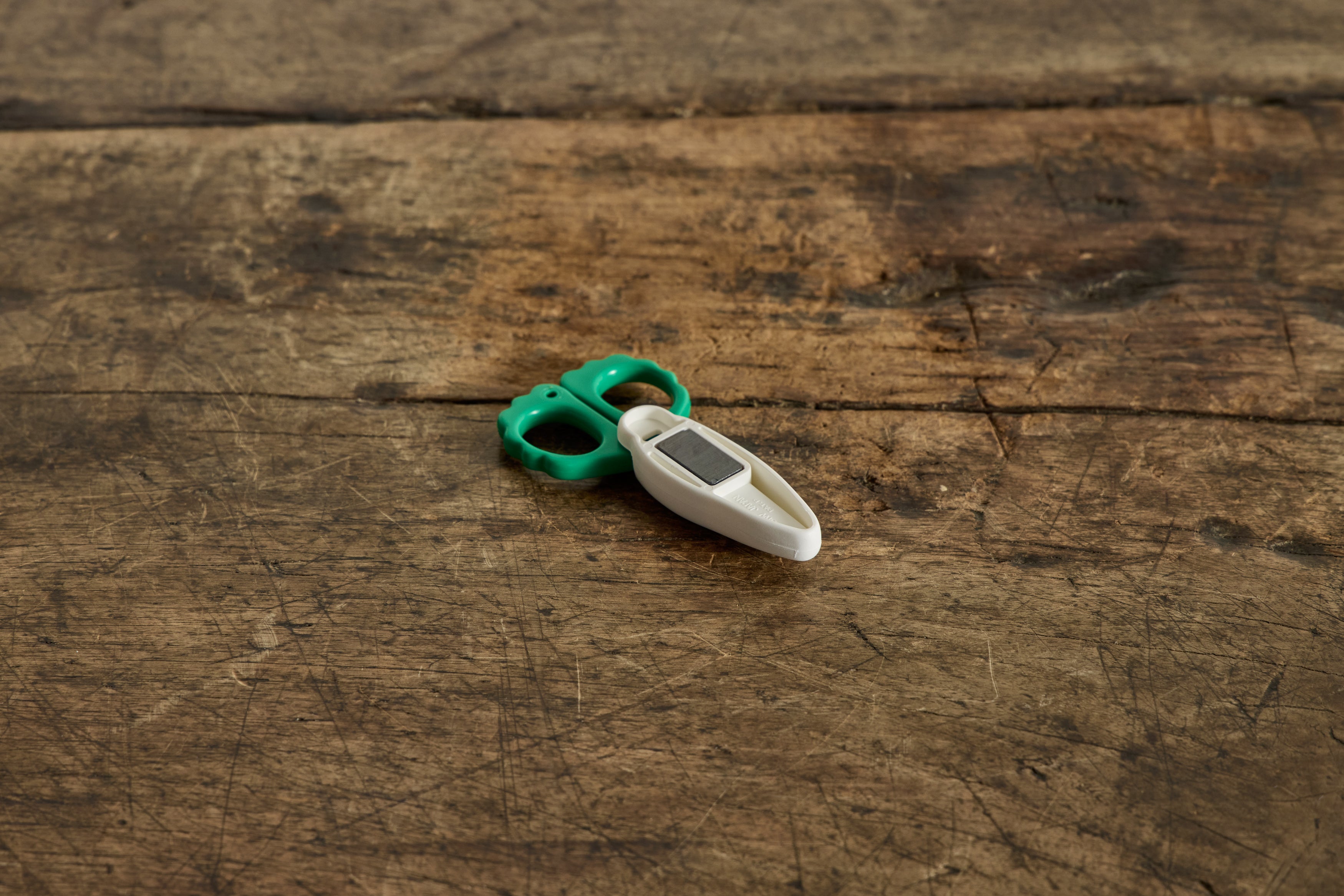 Fridge Magnet Scissors, Daikon