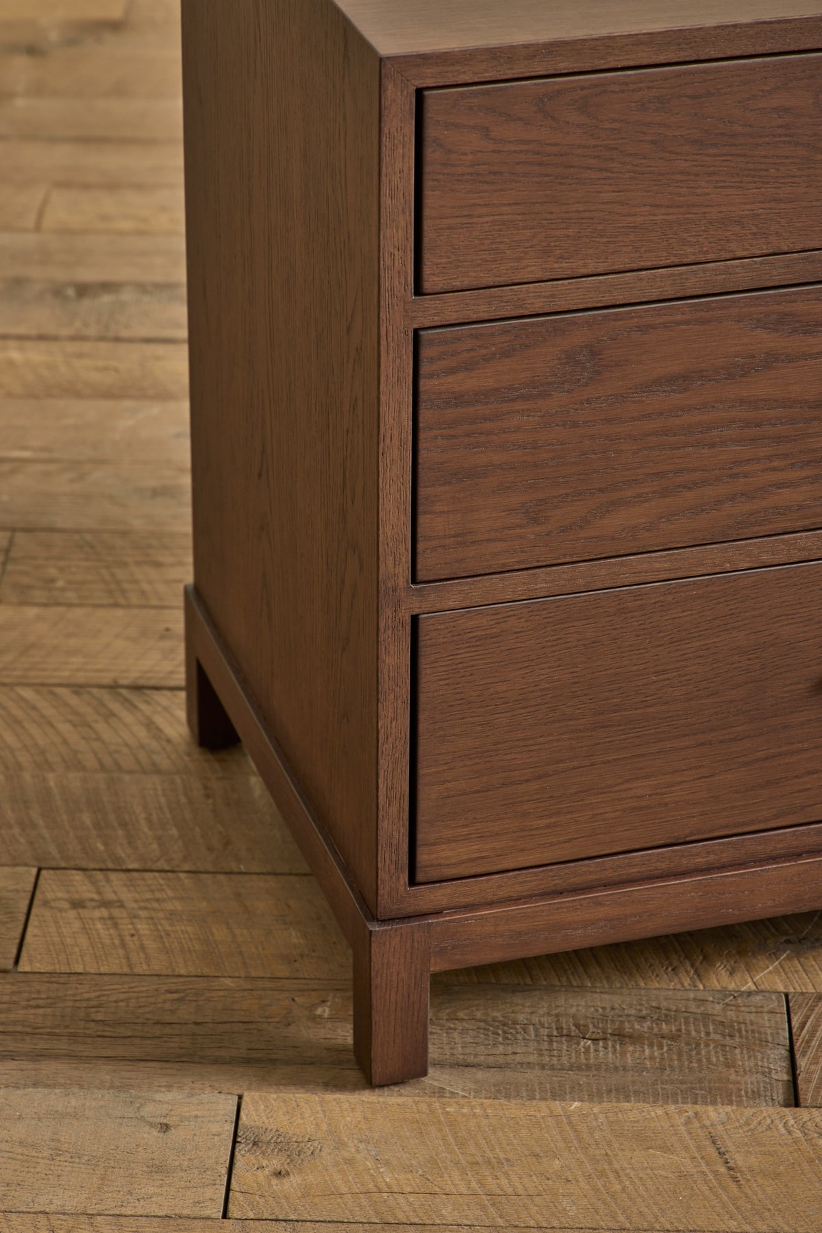 Heirloom Nightstand, 28"