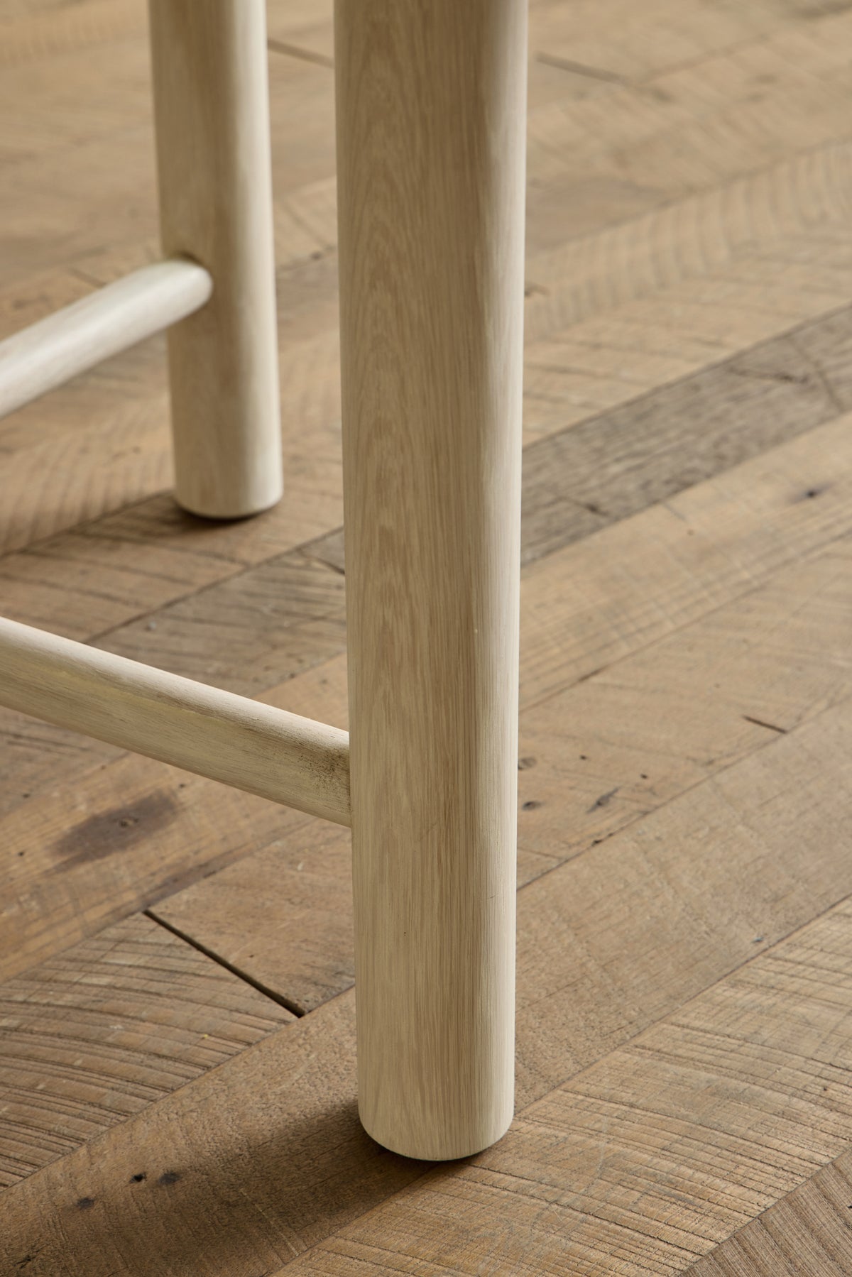 Round Dining Table, 60"