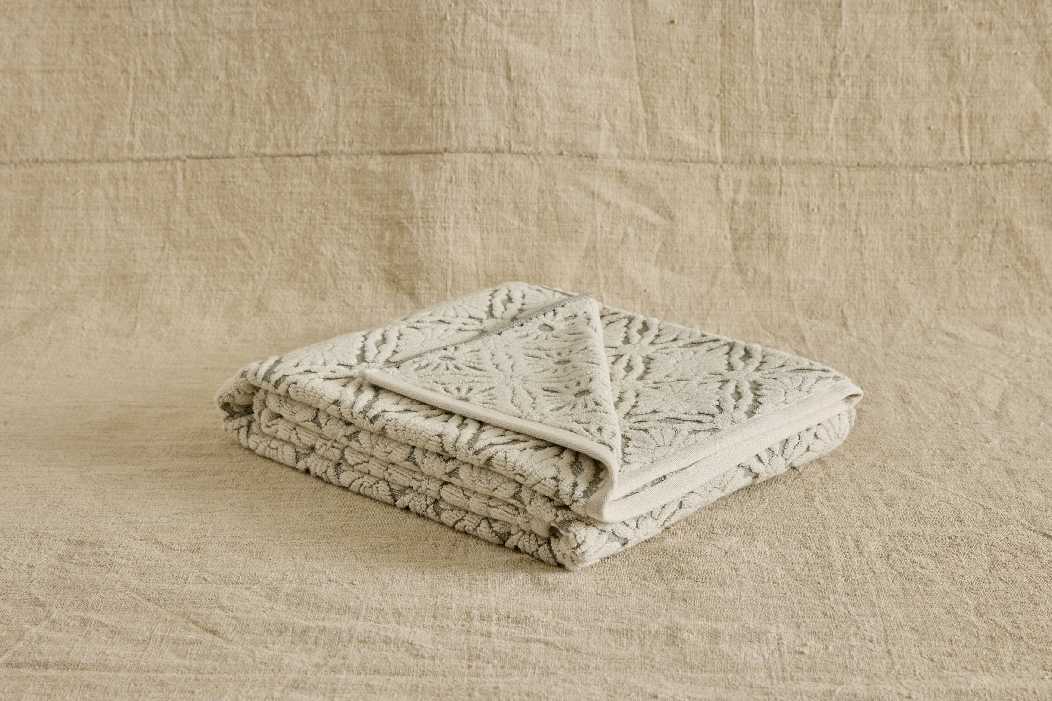 Marguerite Bath Set