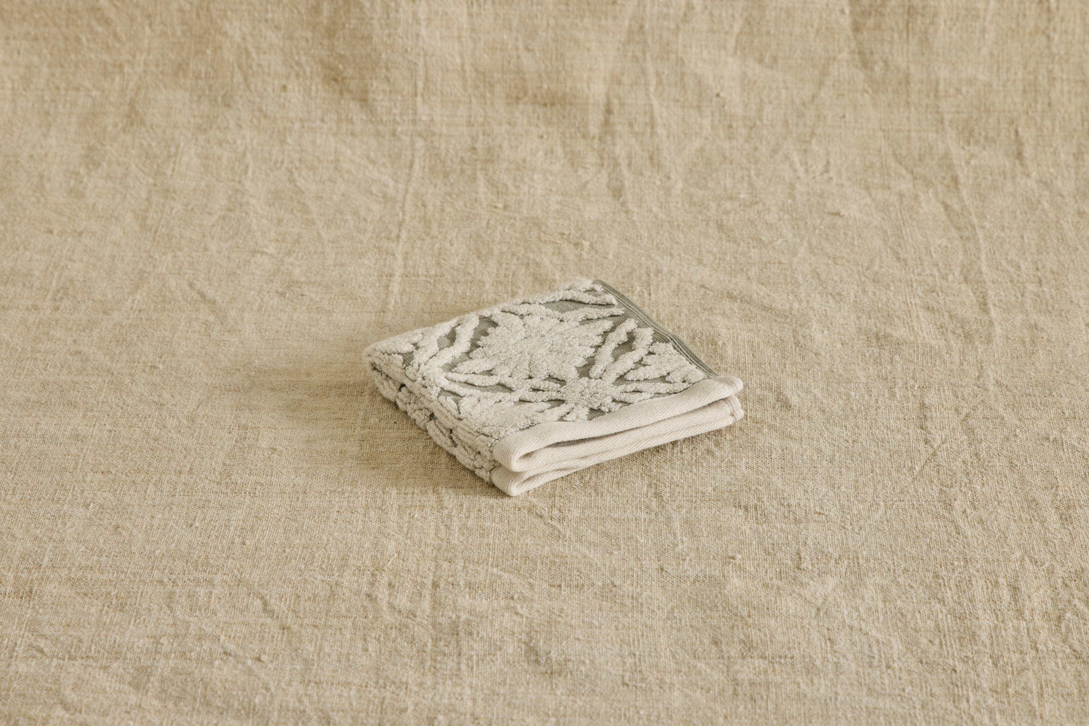 Marguerite Bath Set