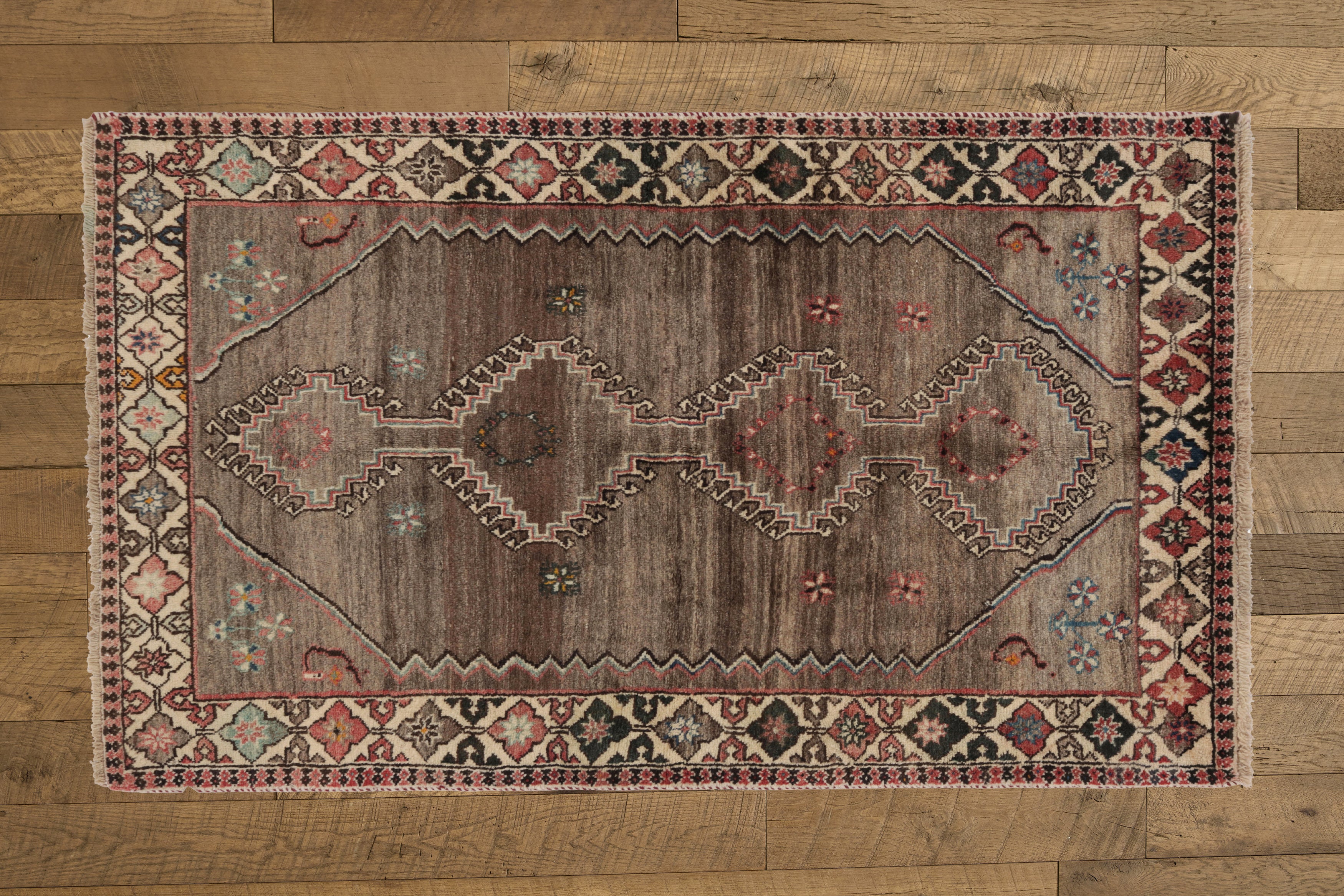 Geometric Medallion Rug 3’11 X 6’5