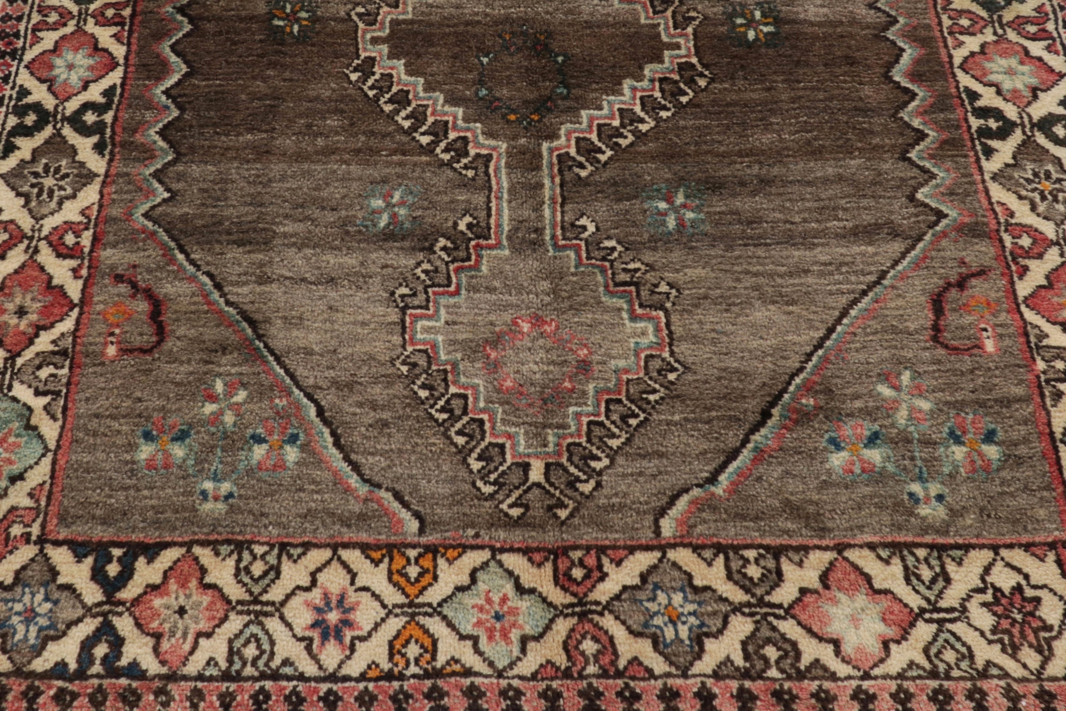 Geometric Medallion Rug 3’11 X 6’5