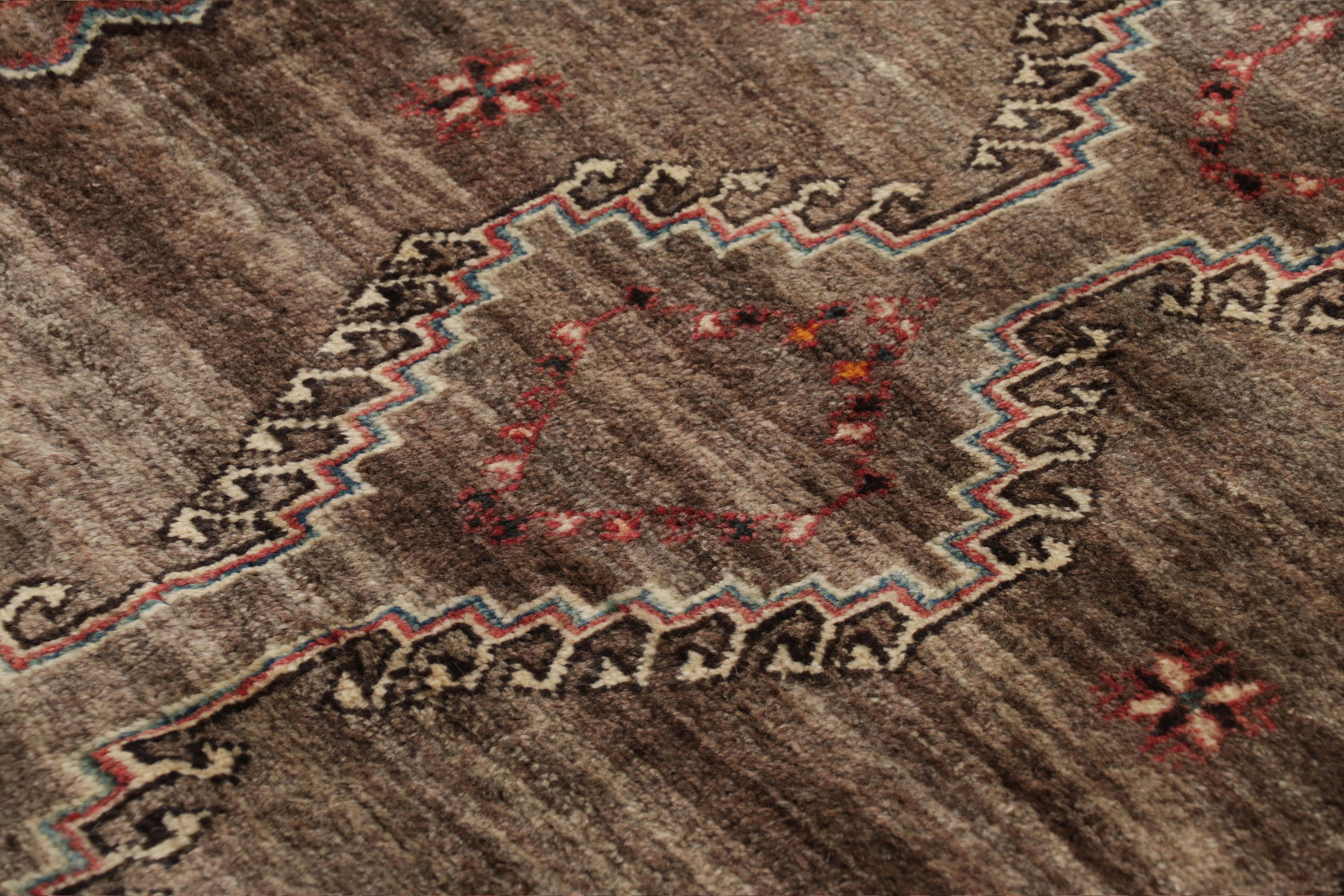 Geometric Medallion Rug 3’11 X 6’5