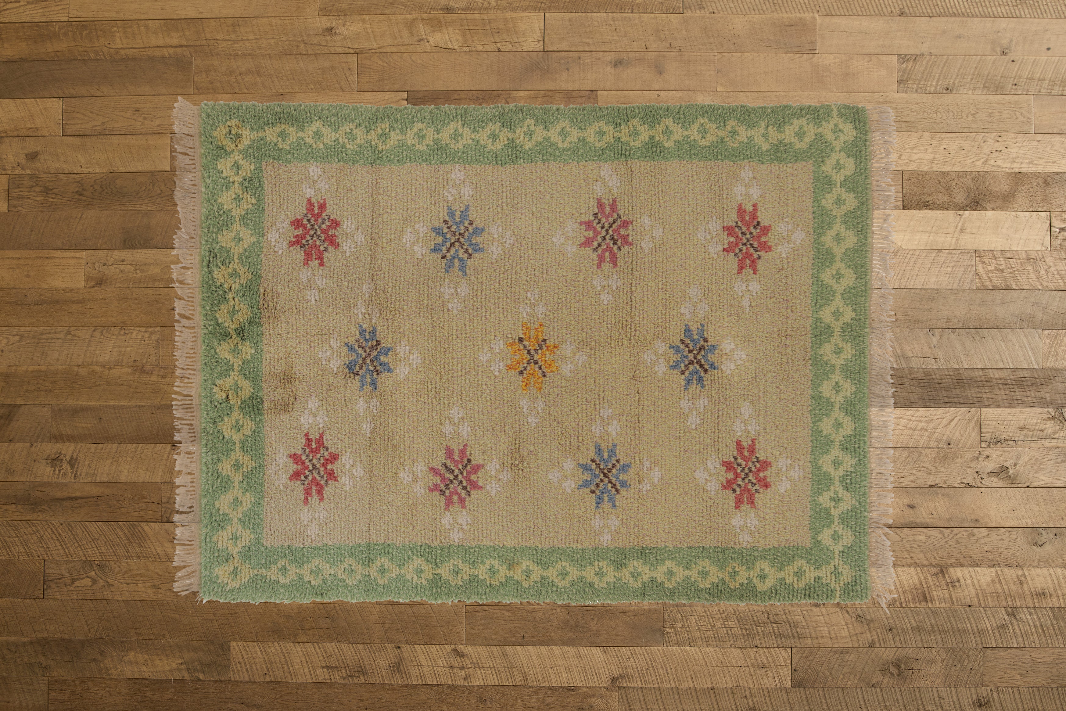 Tile Swedish Rya Floral Rug 4’9 X 6’6