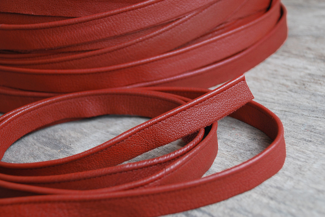 Fine Leather Piping, Poppy