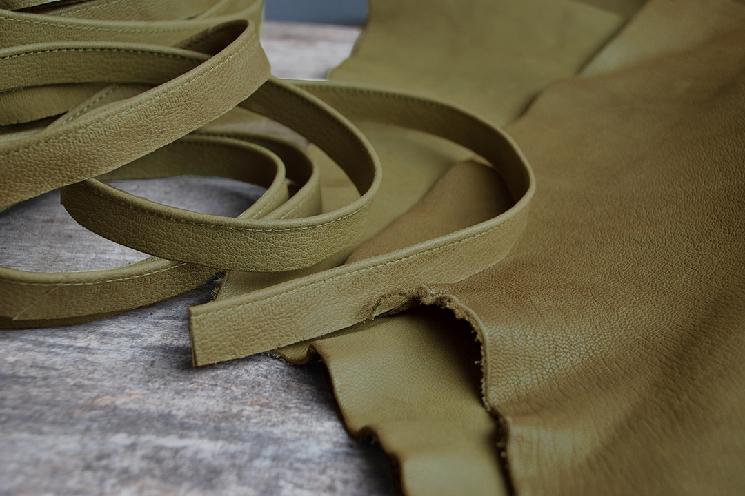 Fine Leather Piping, Split Pea