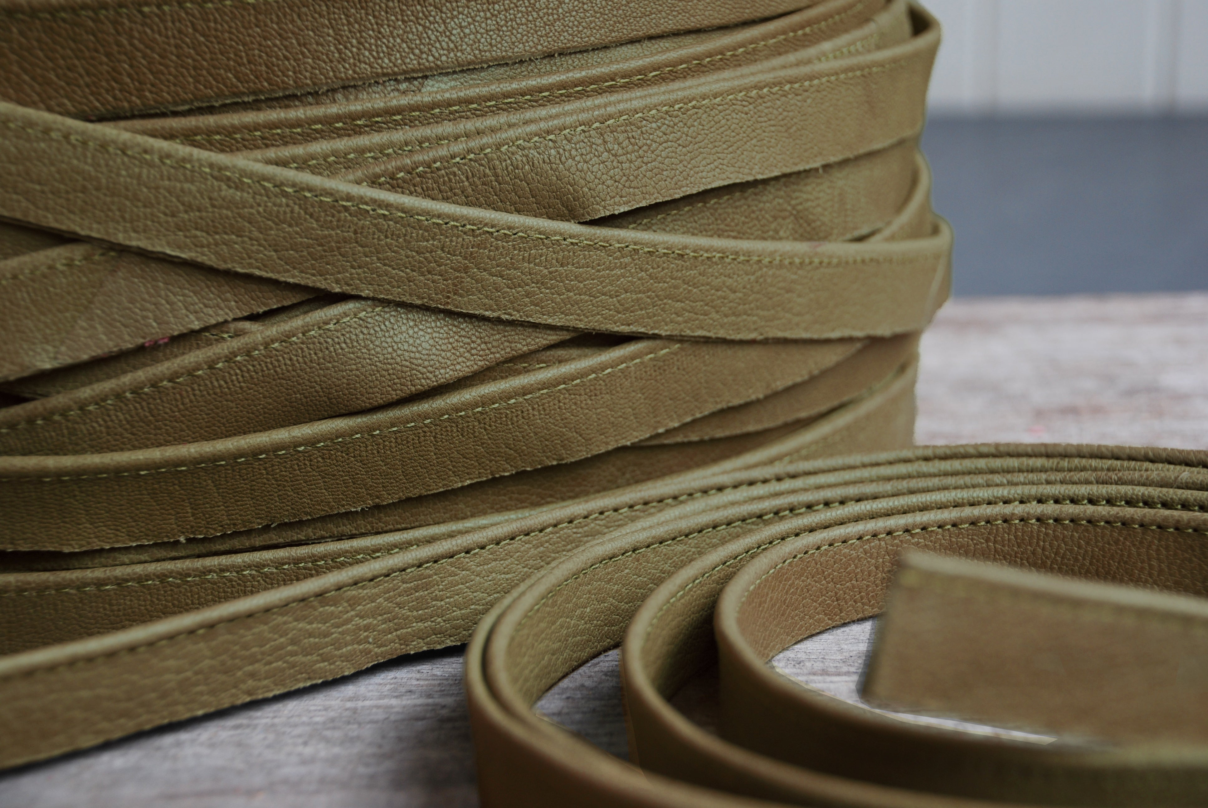 Fine Leather Piping, Split Pea