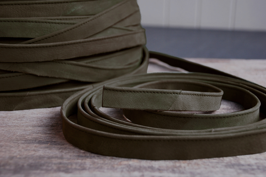 Fine Leather Piping, Spruce