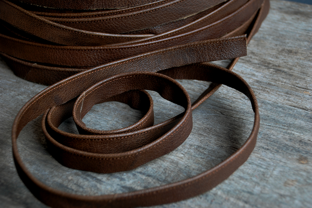 Fine Leather Piping, Tobacco