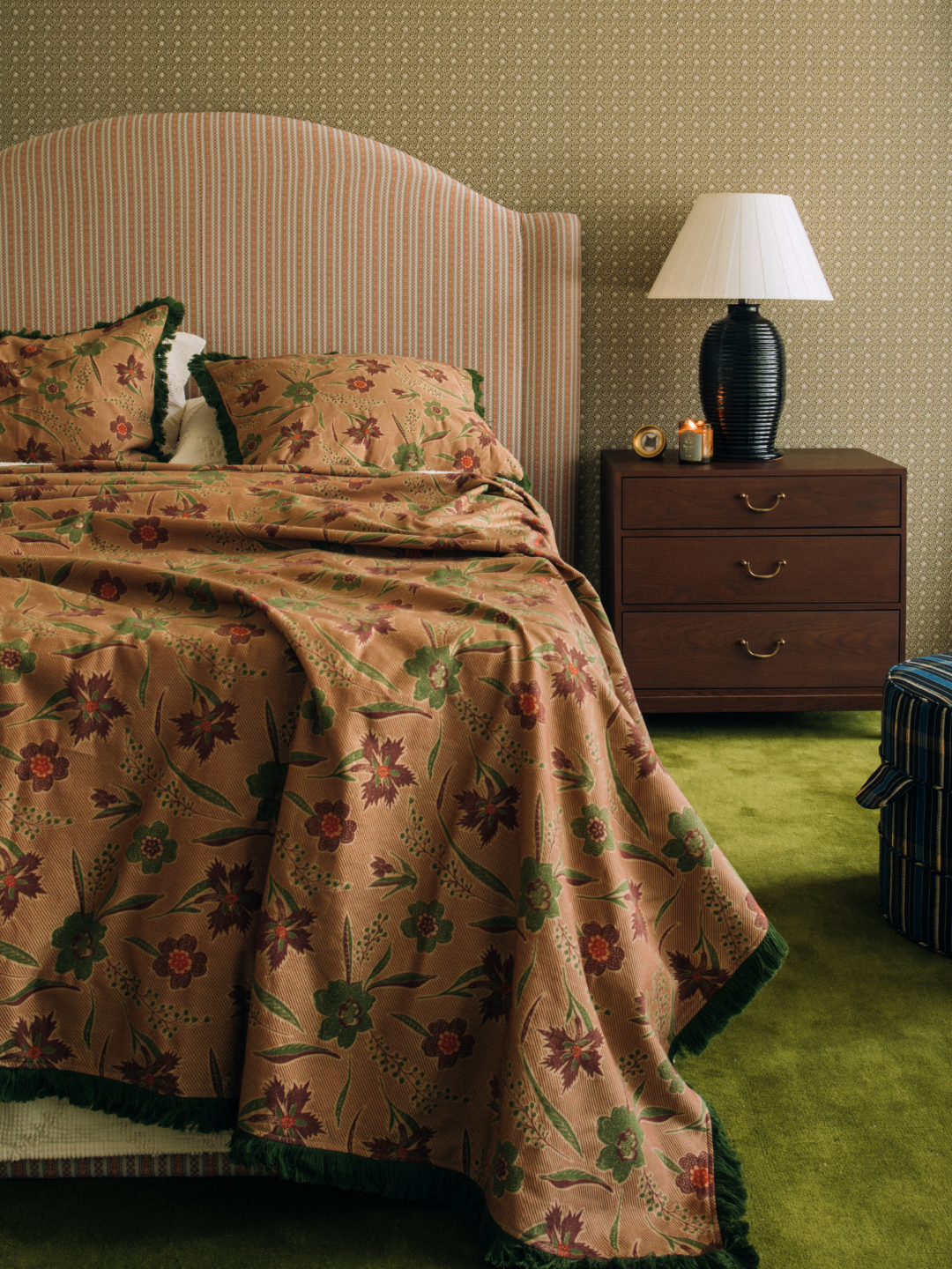 Aster Jacquard Coverlet with Fringe in Vert