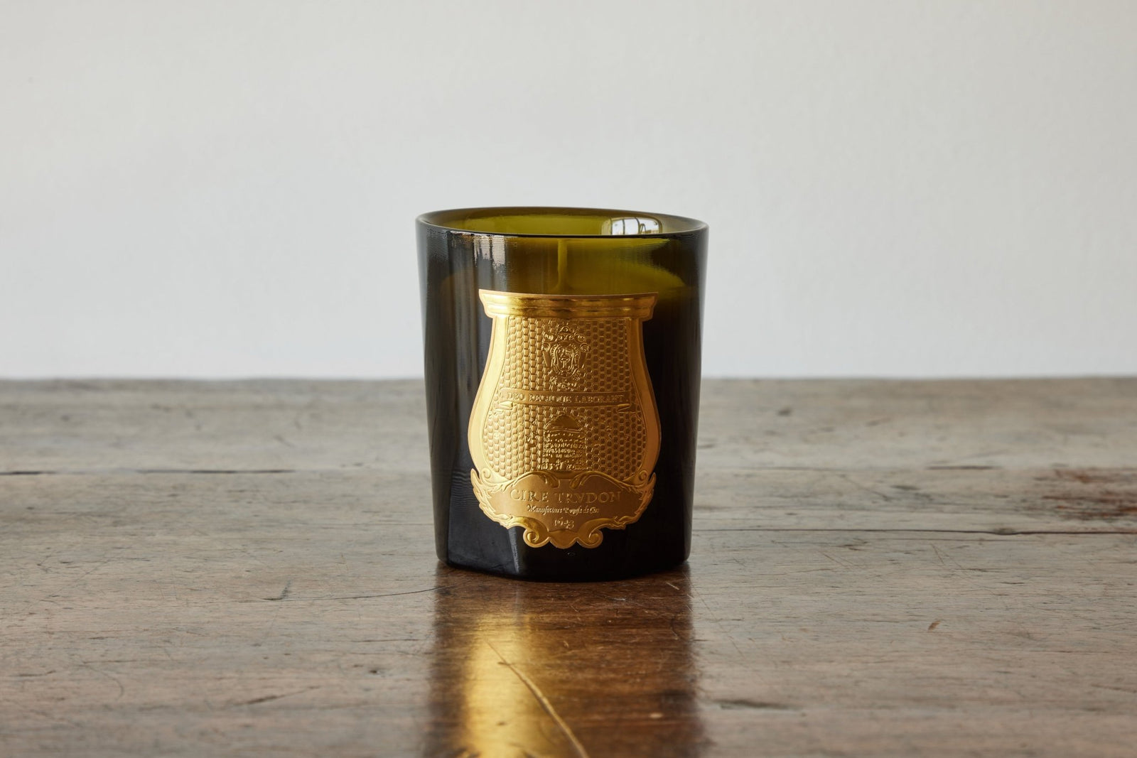 キャンドル TRVDON - Classic Scented Candle Trianon Classic Candle – Nickey Kehoe