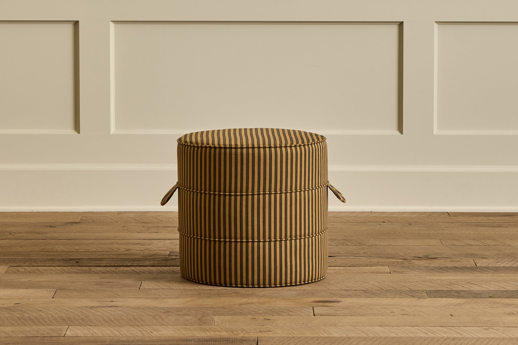 Round Hassock, Quick Ship