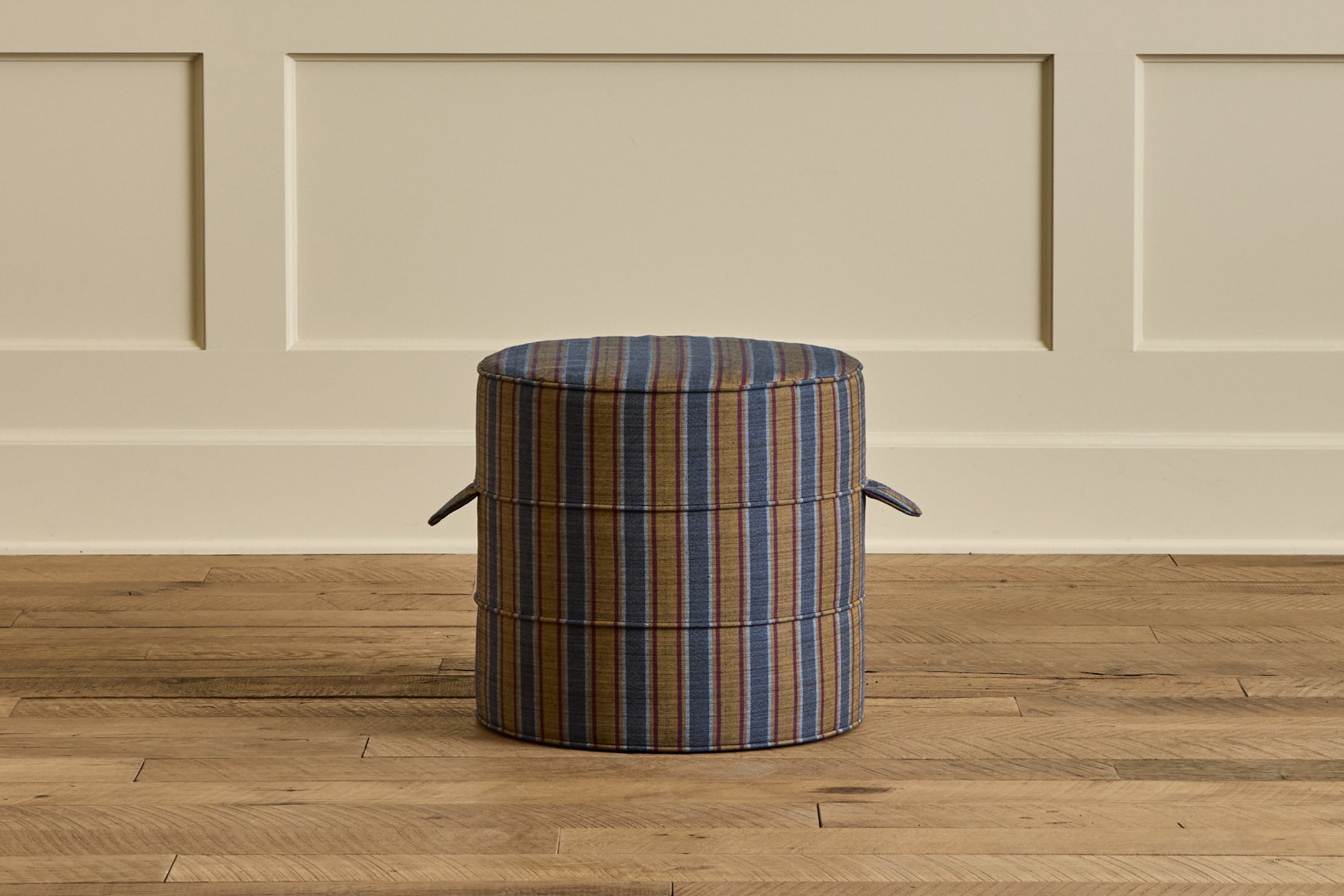 Round Hassock, Quick Ship