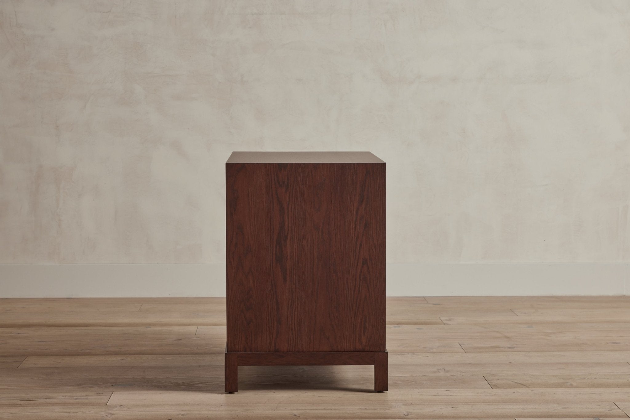 Shown in Saddle, 28 in.