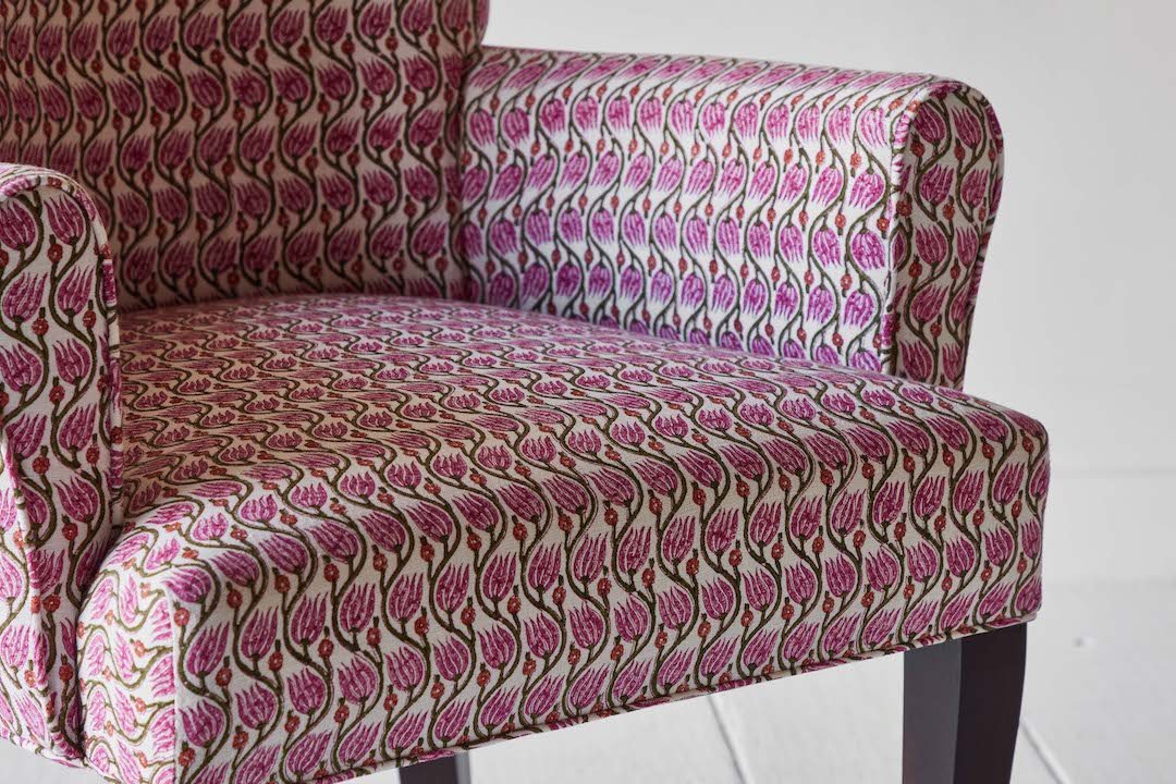 Shown in Susan Deliss Deep Rose Tulip Vine and Dark Oak