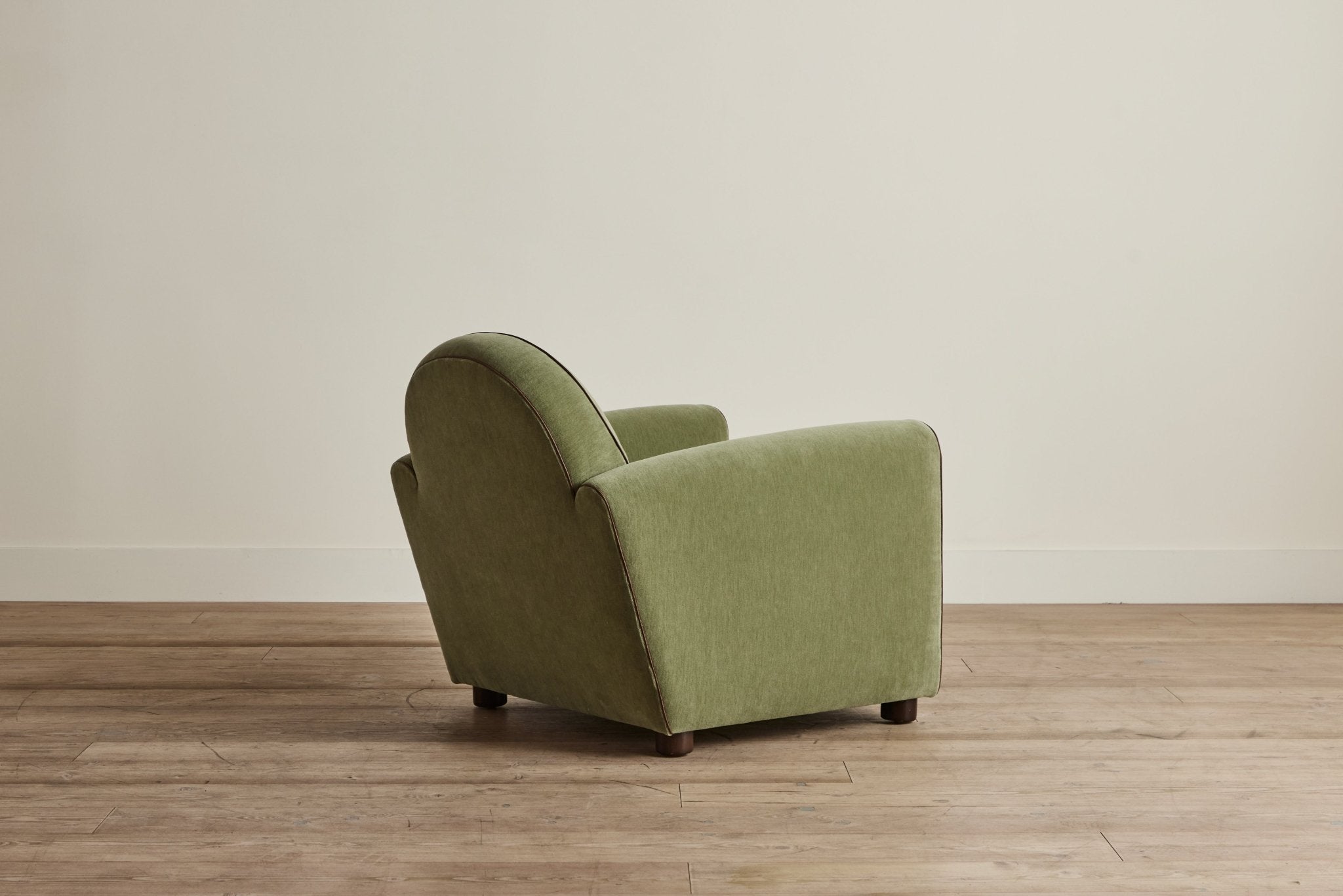 Shown in Customer's Own Material (Holland & Sherry Rambouillet Basil with Howe Leather Piping in Tobacco) and Dark Oak