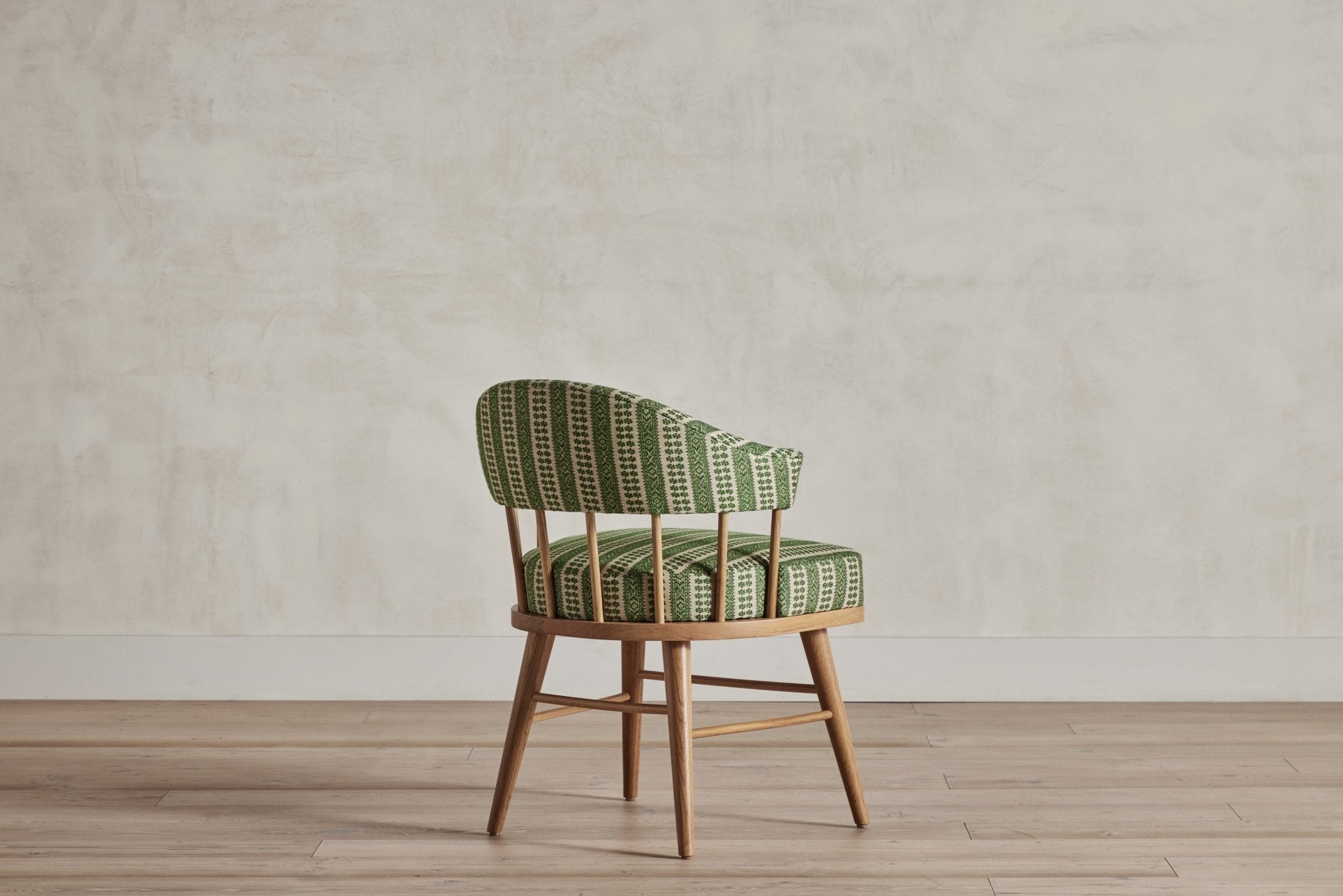 Shown in Susan Deliss Hedge Green Patmos and Natural Oak
