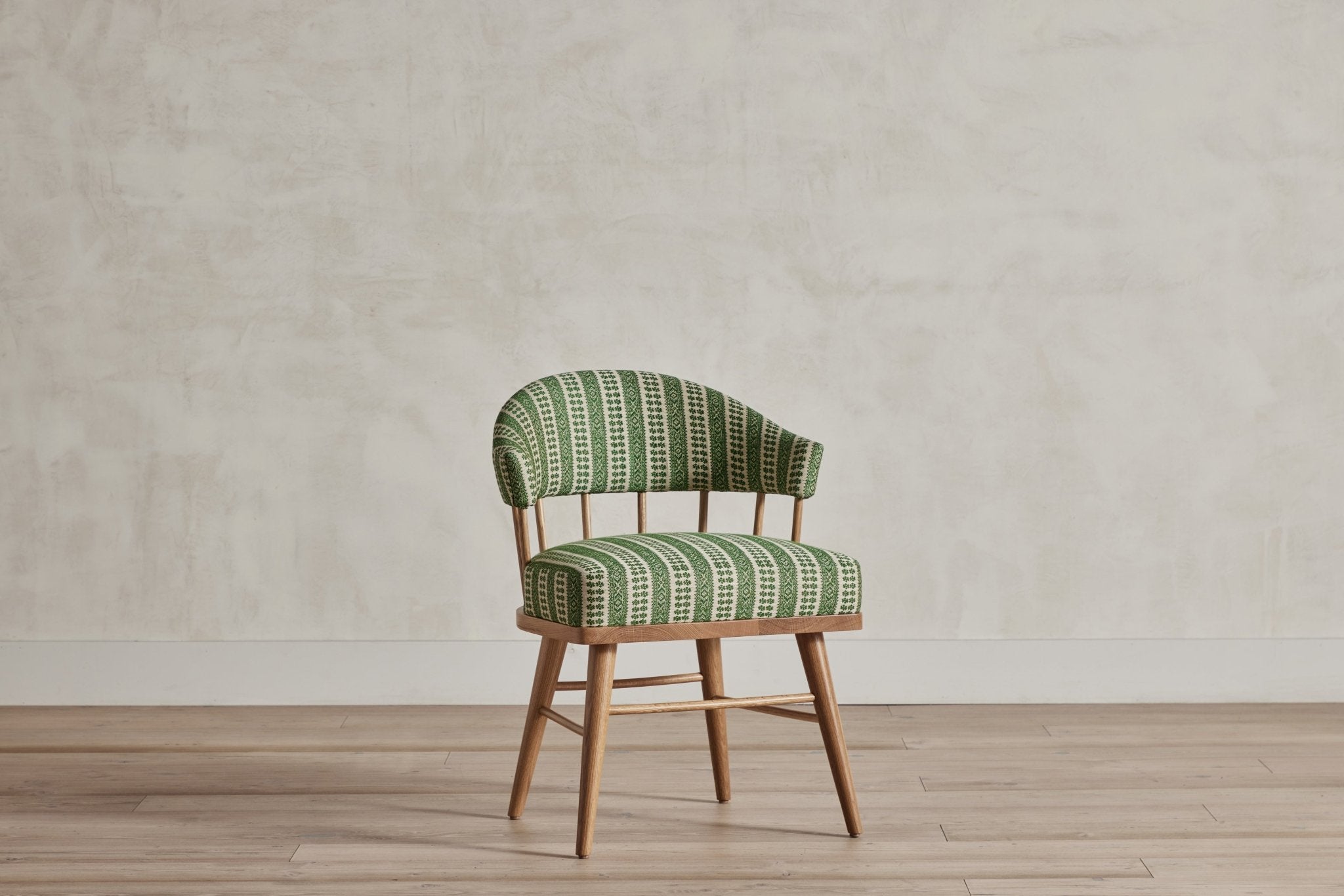 Shown in Susan Deliss Hedge Green Patmos and Natural Oak