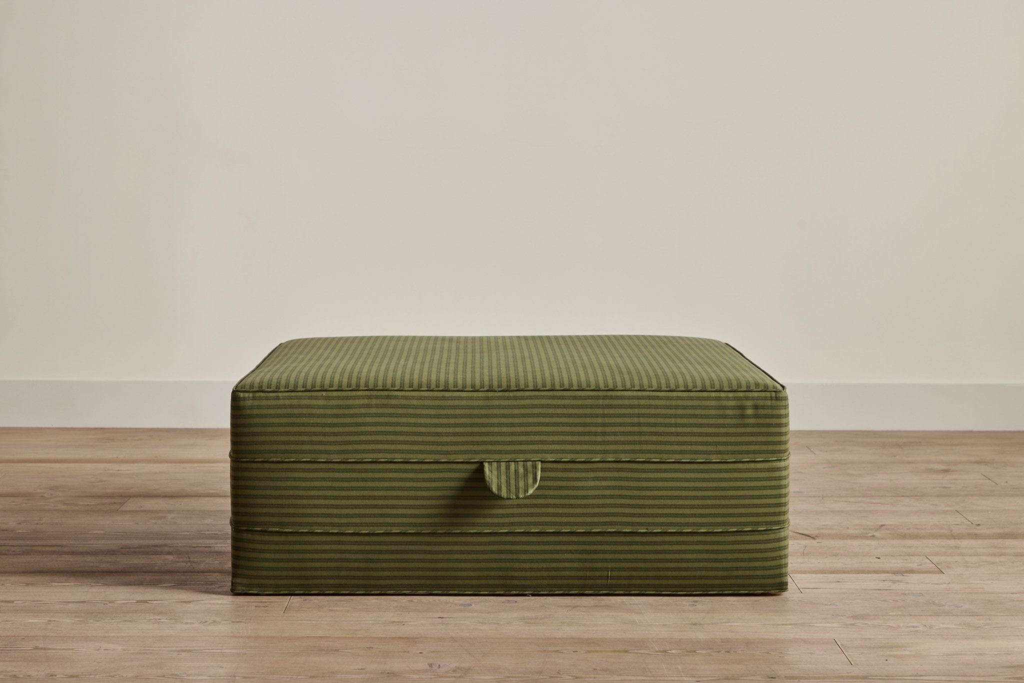 Shown in Howe Burnley Overdye Olive, 40 in.