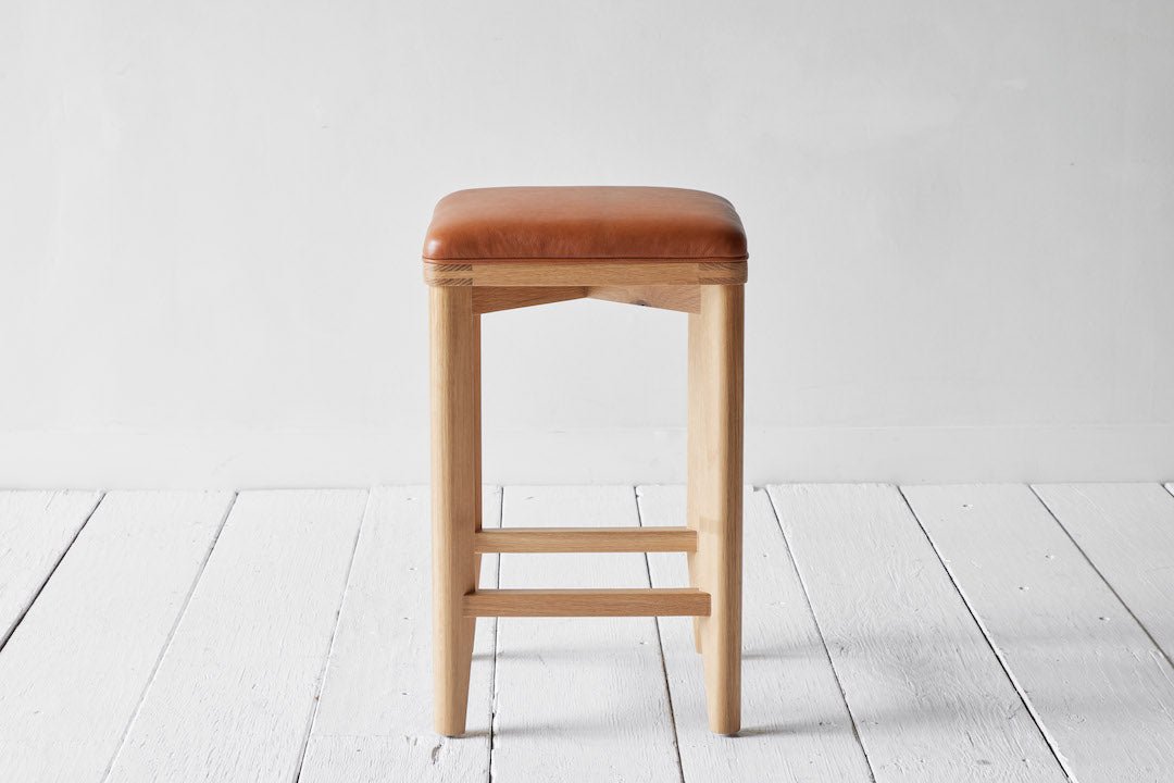 Shown in Howe Tan Natural Maroc and Natural Oak