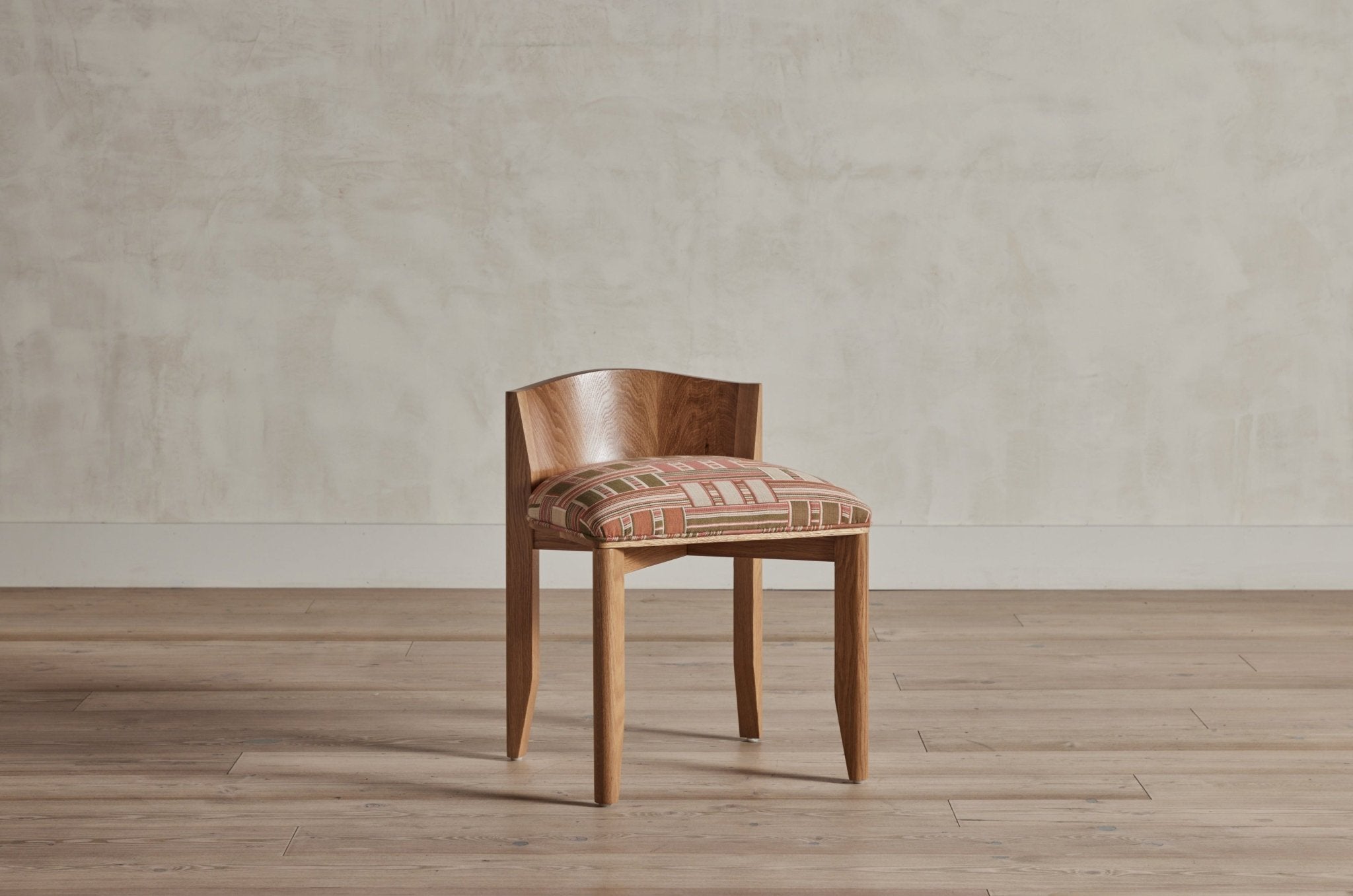 Shown in Susan Deliss Demetra in Terracotta/Olive and Natural Oak