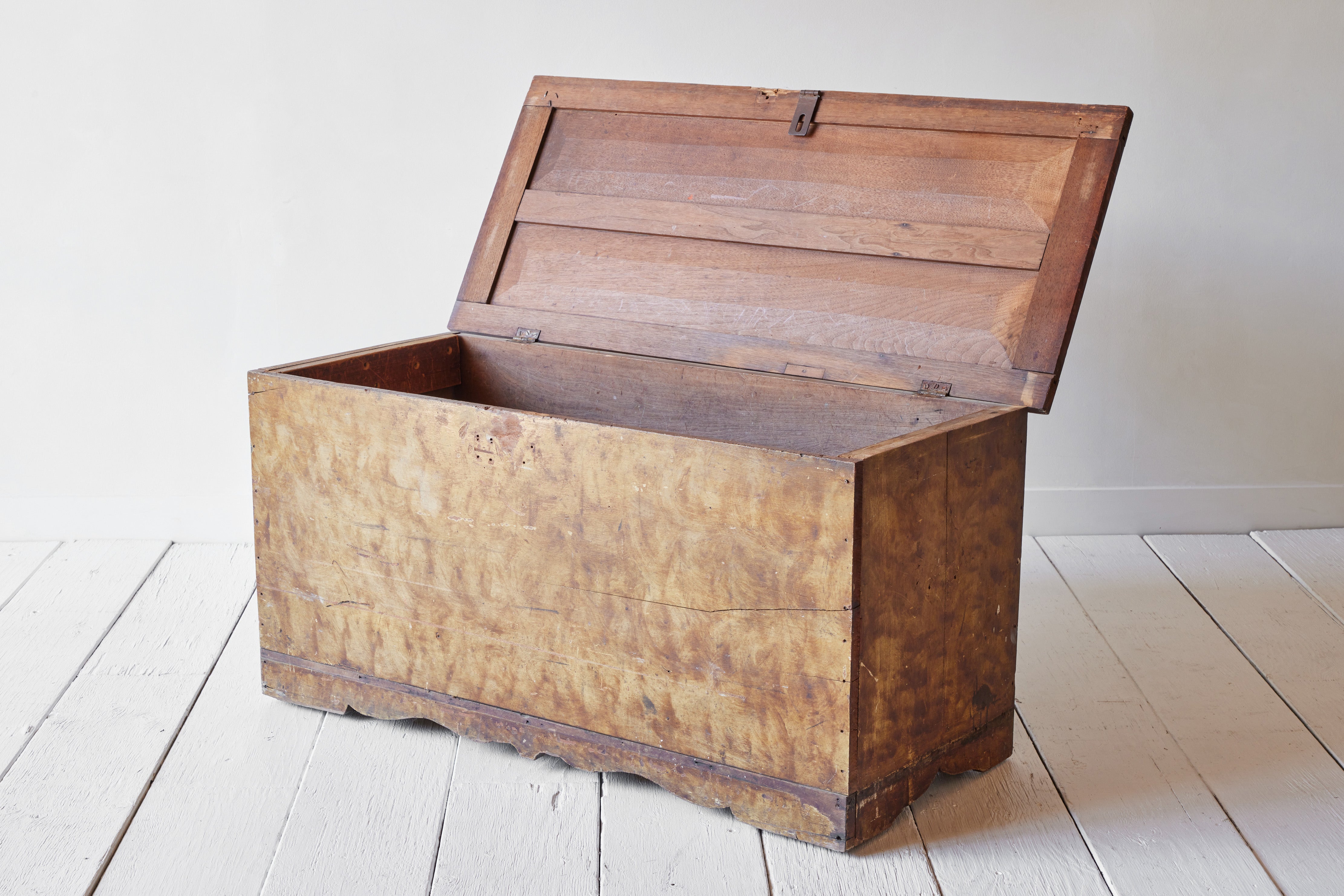 Vinegar Paint Blanket Chest